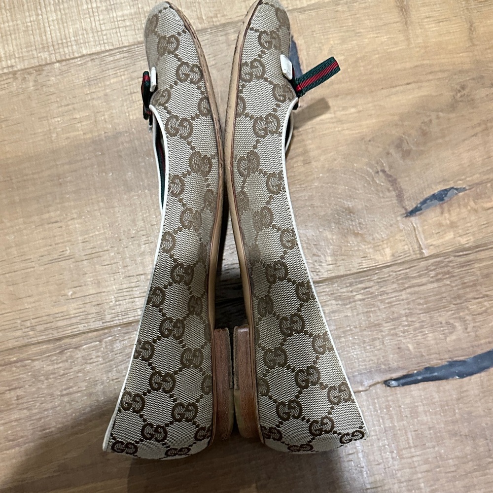 Gucci Women's Tan and Brown Ballet Flats with Red and Green BowAccents - Picture 10 of 11